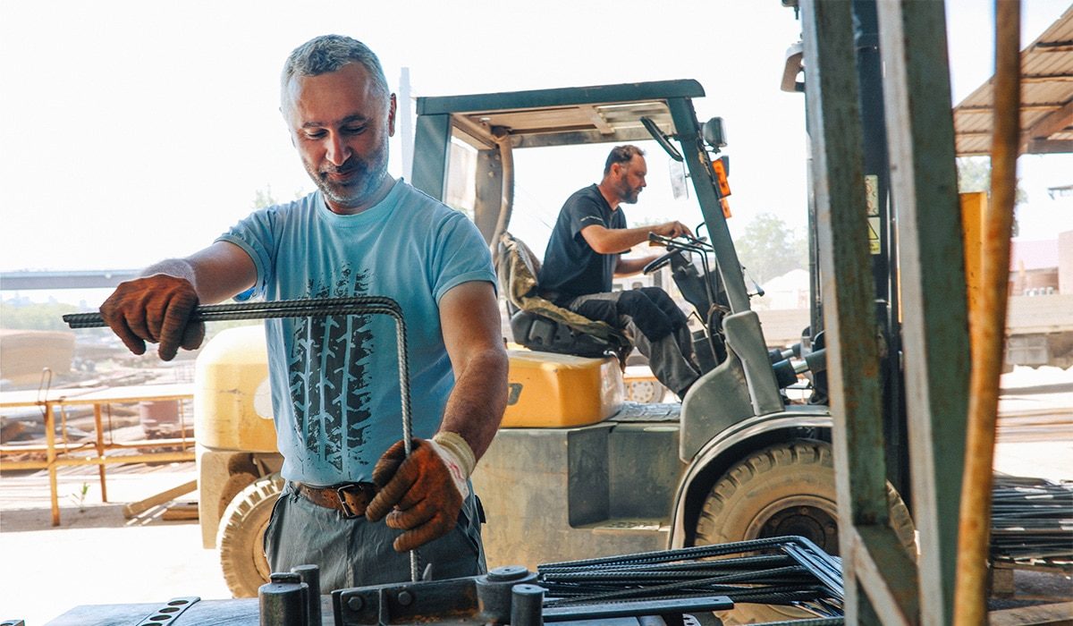 construction-workers-01